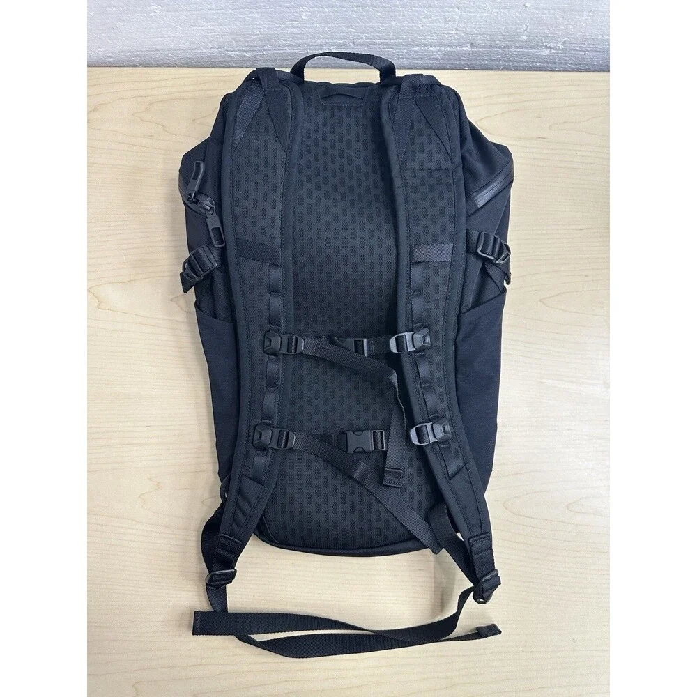 Lululemon More Miles Active Backpack 17L, Black